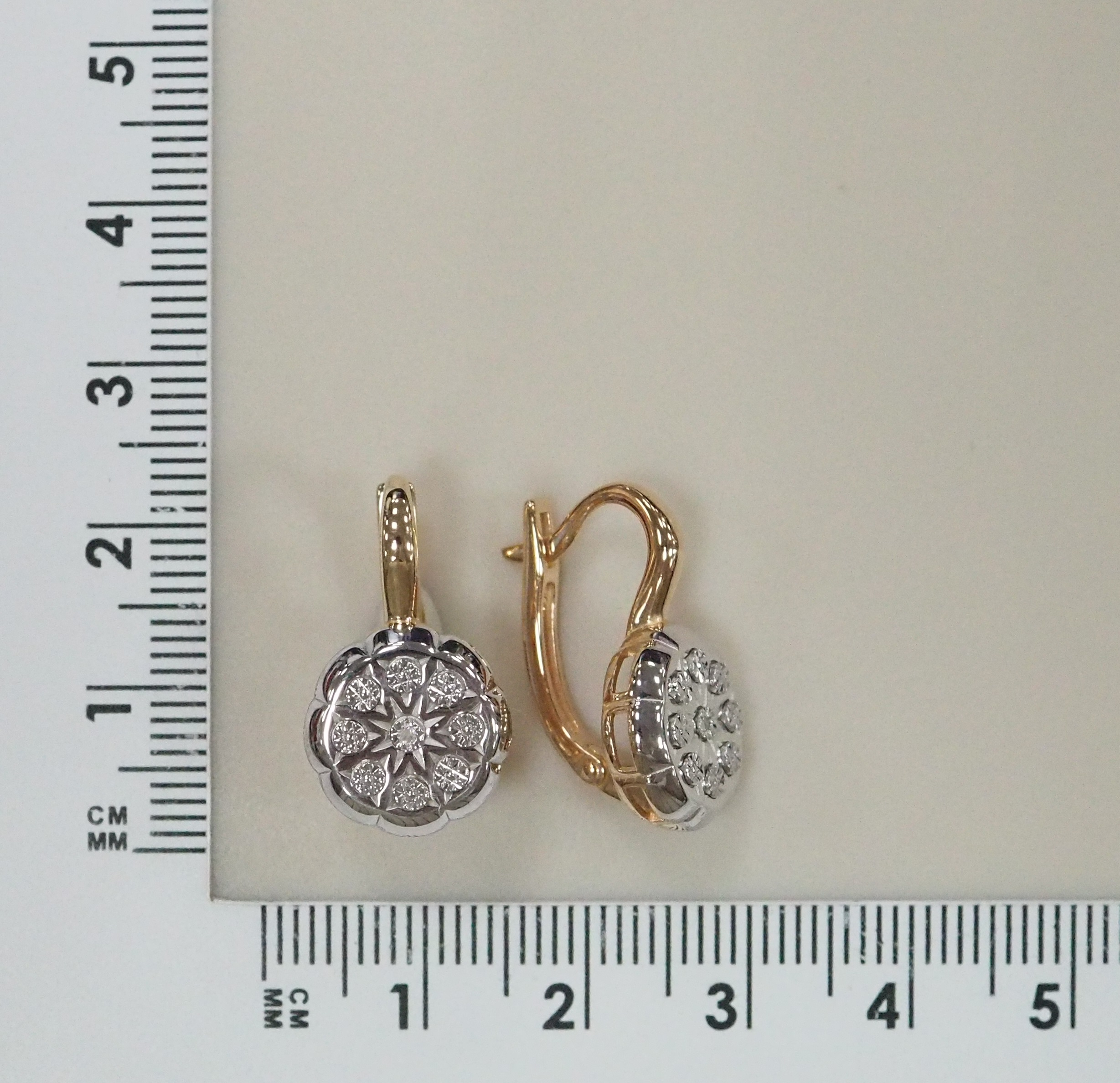 Серебряные серьги с бриллиантами